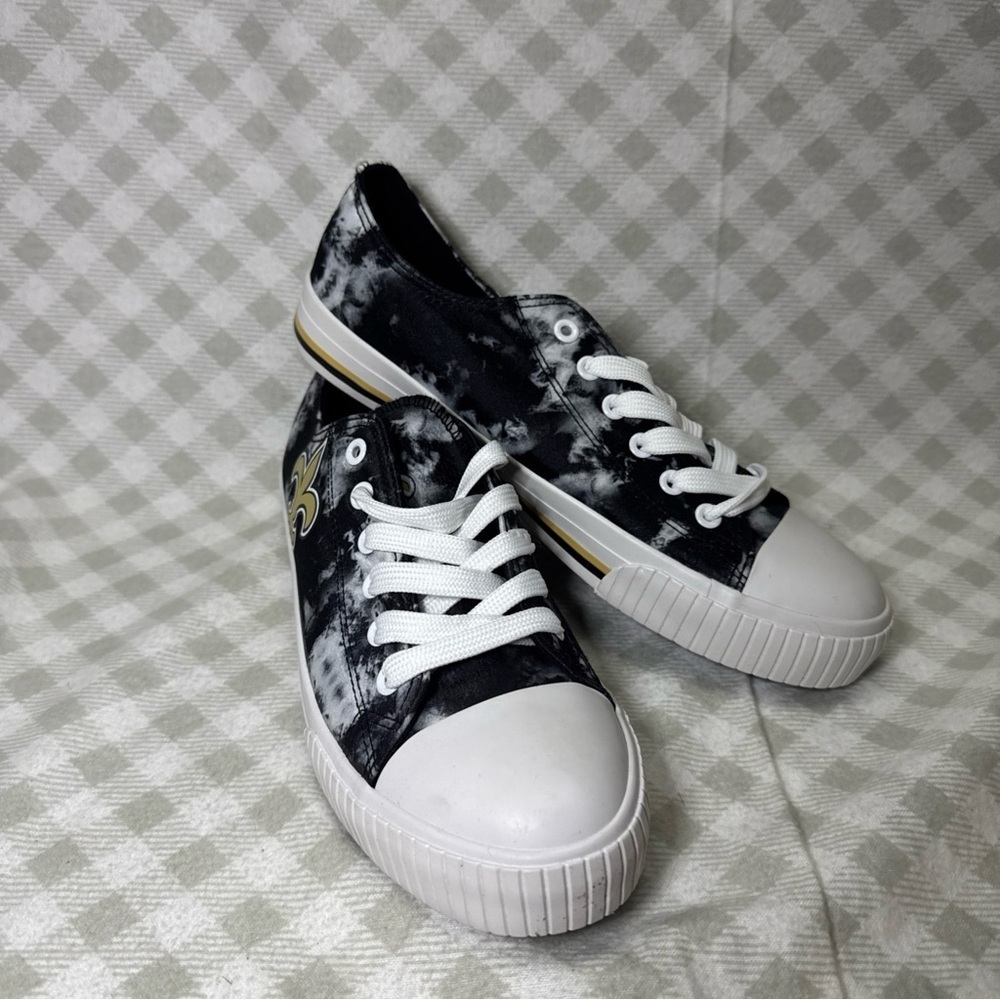 Black Tie-Dye Low-Top Women's Sneakers with White Toe